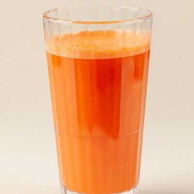 Свежевыжатый морковный сокв Сыроварня по цене 590 ₽