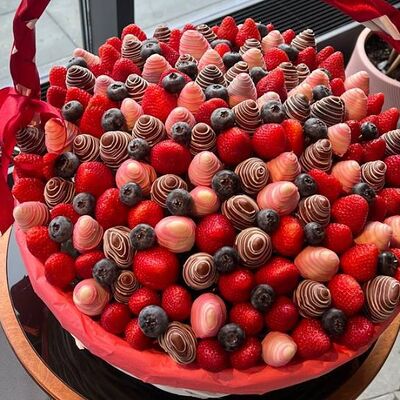 Клубничная корзина XXL в GREATBERRY по цене 18990 ₽