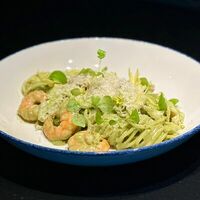 Спагетти с морепродуктами в соусе песто в Encore cafe
