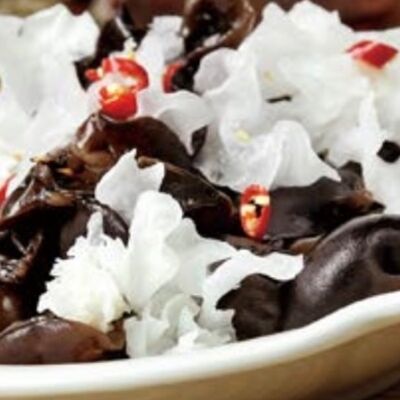 Салат из черных и белых древесных грибовв ГУаНЬ ЯНЬ по цене 920 ₽