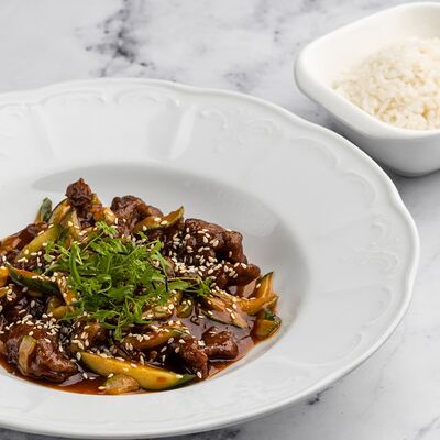 Говядина Сычуань с отварным рисом в Патис по цене 1208 ₽