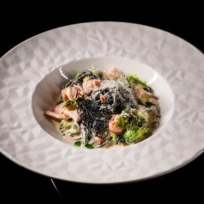 Паста с лососем в сливочном соусев Soul&Spirits по цене 1035 ₽