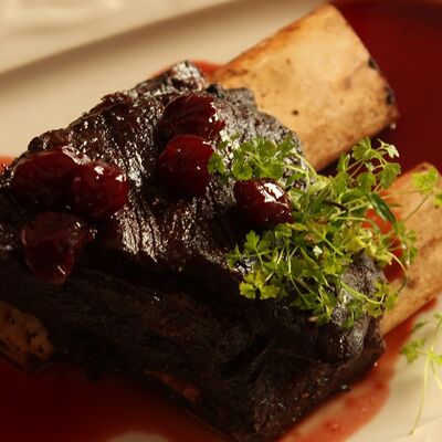 Ребро говяжье с вишневым конфитюром в Hive по цене 1390 ₽