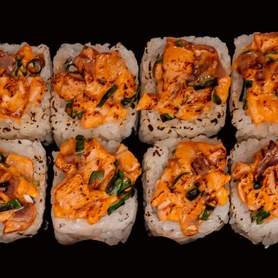 Ролл Тёплый лосось в Set-Box по цене 570 ₽