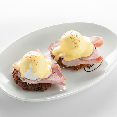 Бенедикт с прошутто котто на картофельных оладьях в Nothing Fancy по цене 790 ₽