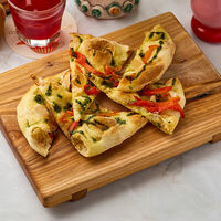 Фокаччина с песто и запеченной паприкой в Osteria Dolce