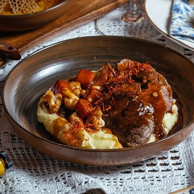 Говядина в соусе Саперавив Нико по цене 1730 ₽