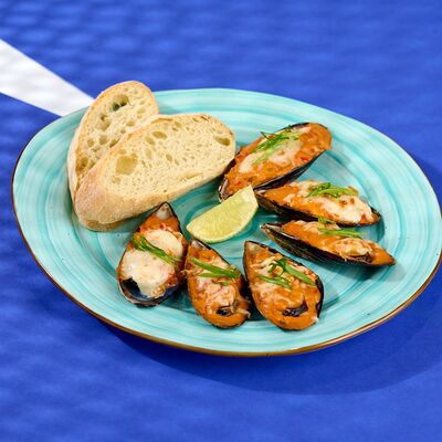 Запеченные мидии под жгучей сальсой в Мидийная по цене 430 ₽