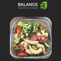 Салат Цезарь с креветками в Balance Food