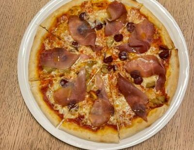 Пицца с белыми грибами и пармской ветчиной в Чентуриппе по цене 955 ₽