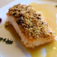 Филе лосося с фисташковой корочкой в Klaus Cafe