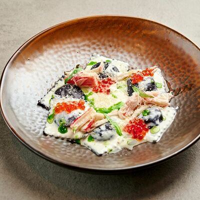 Равиоли с крабом и креветками, с тархуном и сливочным соусом в Pivino по цене 460