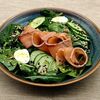 Зеленый салат с семгой в Кафе-пекарня Susser по цене 495