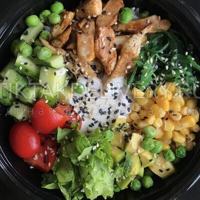 Поке с курицей-териякив Мангал мастер по цене 480 ₽