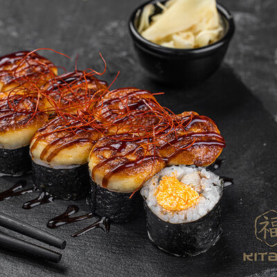 Запеченный ролл с угрем (острый) в Kitana по цене 702 ₽