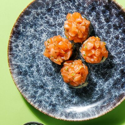 Тартар-ролл с лососем в Сушки на макушке по цене 570