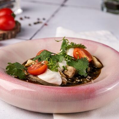 Баклажаны в пряном соусе с сырным кремом в Mandarinka Restaurant & Bar по цене 380 ₽