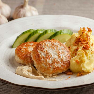 Щучьи котлеты в Пармезан и пури по цене 560 ₽