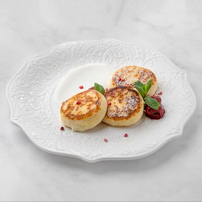 Творожные сырники со сметаной в Семейное бистро Монти по цене 540 ₽