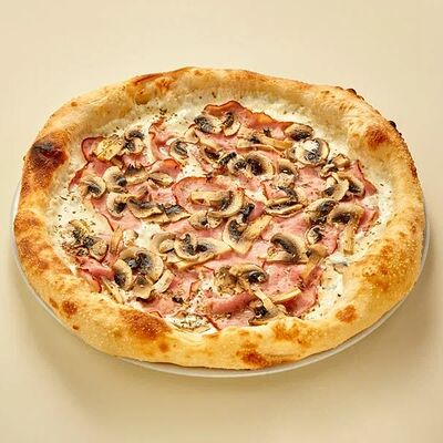 Пицца ветчина-грибыв Регано по цене 910 ₽