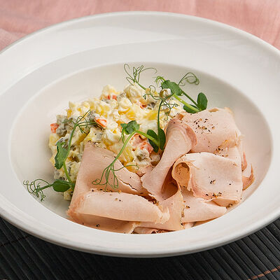 Оливье с бужениной в Престо по цене 540 ₽