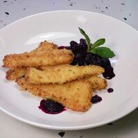 Жаренный сулугуни с ягодным соусом в Герой арена