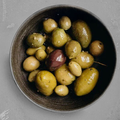 Крымские оливки в 0.75 please Moscow по цене 760 ₽