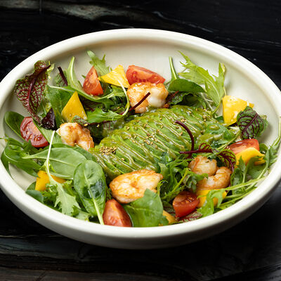 Салат с креветкой, авокадо и томатамив Морской по цене 1350 ₽