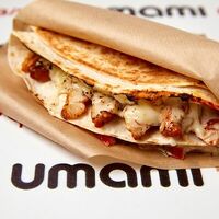 Кесадилья с курицей в Umami