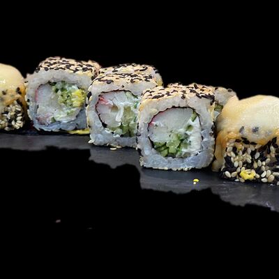 Запеченный с курицей в Азбука ролл по цене 400 ₽