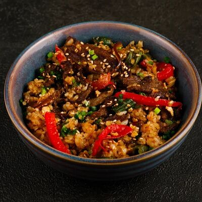 Говядина с жареным рисом и овощамив Пхипхи по цене 410 ₽