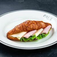 Круассан с ветчиной и сыром в Paul