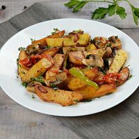 Жареный картофель с грибами и овощами в Эра вкуса