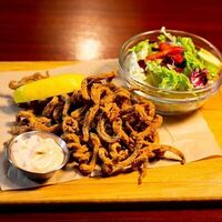 Пряные кальмарыв Paddy's Irish Pub & Eatery