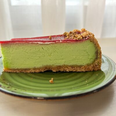 Чизкейк фисташково-малиновыйв Prosto кофе & кухня по цене 400 ₽