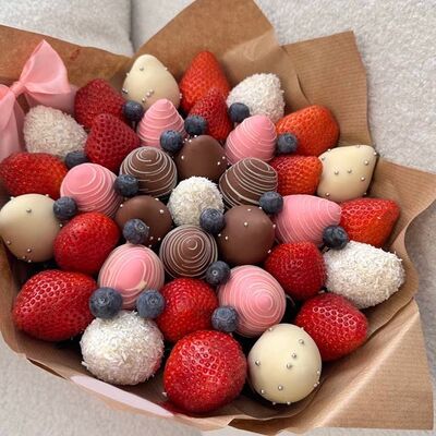 Клубника в шоколаде букет Клубничный поцелуй в Клубника в шоколаде Simple Berry по цене 8089 ₽