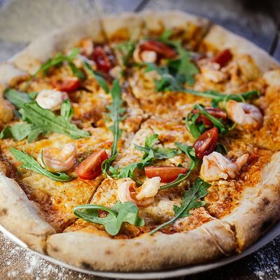 Пицца с креветками и рукколой в Рандеву по цене 910 ₽