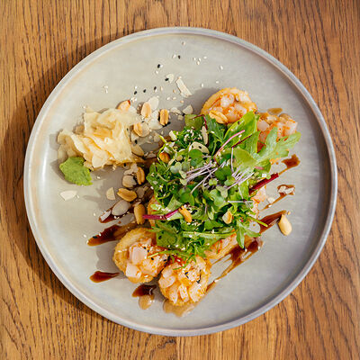 Тартар-ролл с морским гребешком и угрем в SUBZERO по цене 1390 ₽