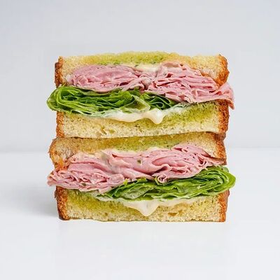 Сэндвич с мортаделлойв Марсианин по цене 420 ₽