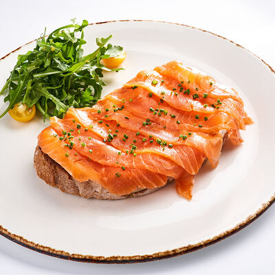 Брускетта с лососем в Udcкафе Upside Down Cake по цене 570 ₽