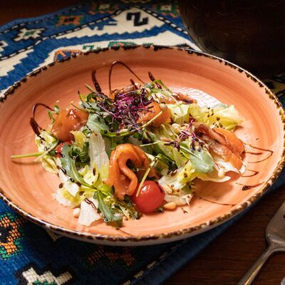 Салат с форелью и авокадо в Пхали по цене 900 ₽