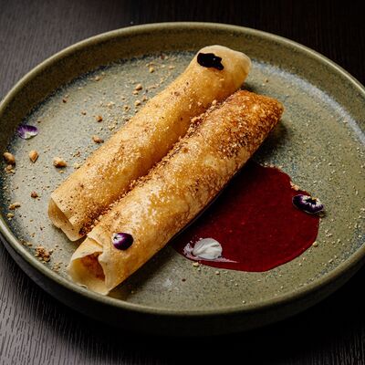 Блины с медом, сметаной или вареньем на выбор в Cruise по цене 320 ₽