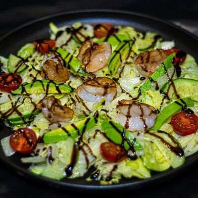 Салат с креветкой и авокадо в КоФеМан по цене 730 ₽