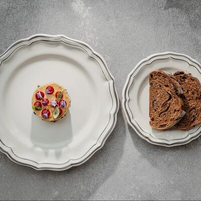 Фуа-гра с черносливом и заварным хлебом в Sage по цене 1790 ₽