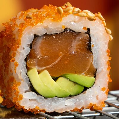 Калифорния с лососем в Gojira ramen по цене 1080 ₽