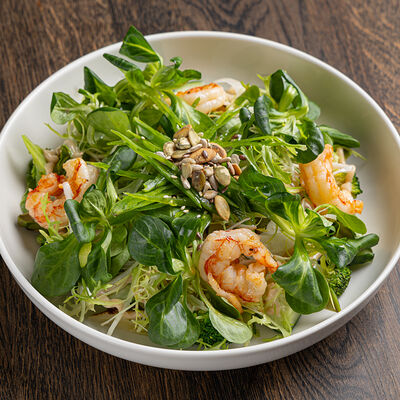 Большой зеленый салат с лангустинами на гриле в Blush по цене 1290 ₽