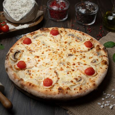 Пицца Курица-грибы в Прожар по цене 930 ₽