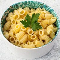 Макароны отварные с маслом в Тарелка