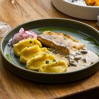 Судак с соусом из белых грибов в AGATA