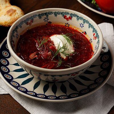 Борщ с уткой и копчёной грушейв Ресторан-сыроварня Брынза по цене 730 ₽